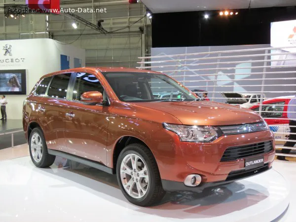 Mitsubishi Outlander Outlander III 2.4 MIVEC (166 лс) CVT 2013 - 2015 — фото 2