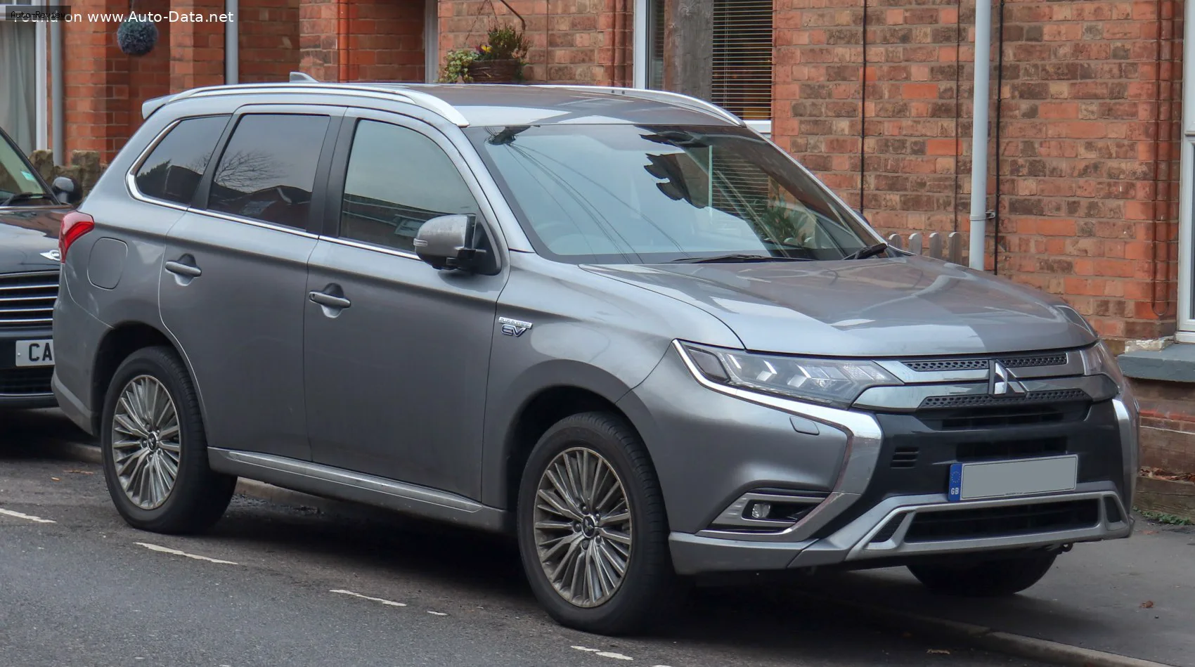 Mitsubishi Outlander Outlander III (facelift 2018) 2.4 MIVEC (224 лс) Plug-in Hybrid 4WD 2018 - 2021