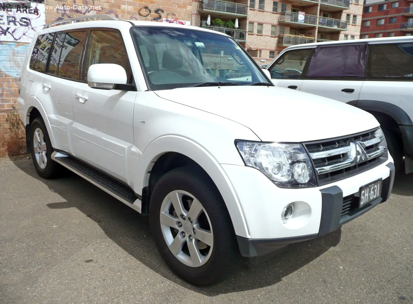 Mitsubishi Pajero Pajero IV 3.8 i V6 24V MIVEC (250 лс) 3-doors 2007 - 2011