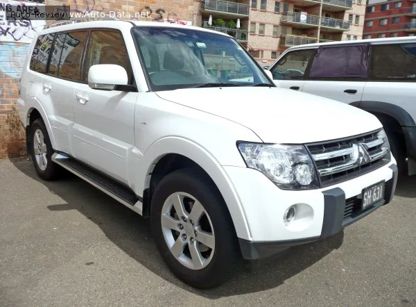 Mitsubishi Pajero Pajero IV 3.8 i V6 24V MIVEC (250 лс) 5-doors 2006 - 2011 — фото 2