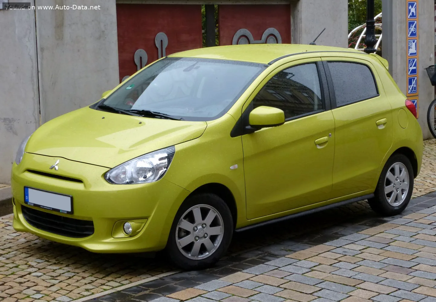 Mitsubishi Space Star Space Star (2012) 1.0 (71 лс) 2013 - 2015