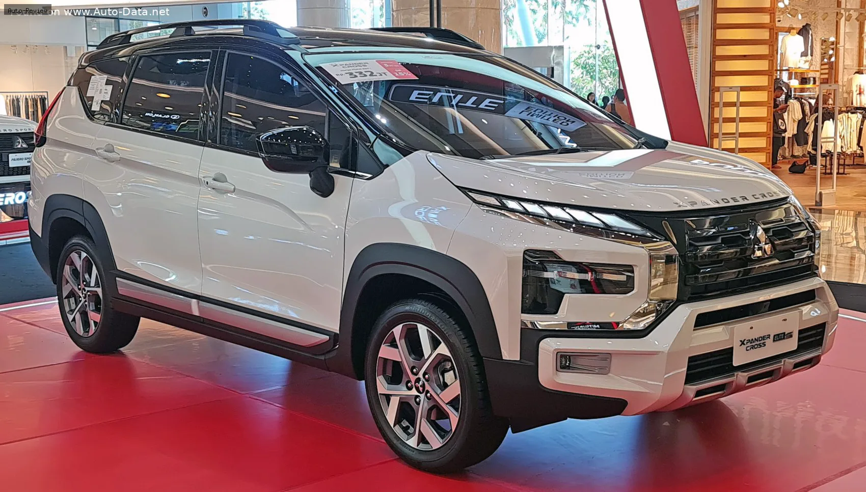 Mitsubishi Xpander Xpander Cross (facelift 2022) 1.5 MIVEC (105 лс) 2022 - 2025