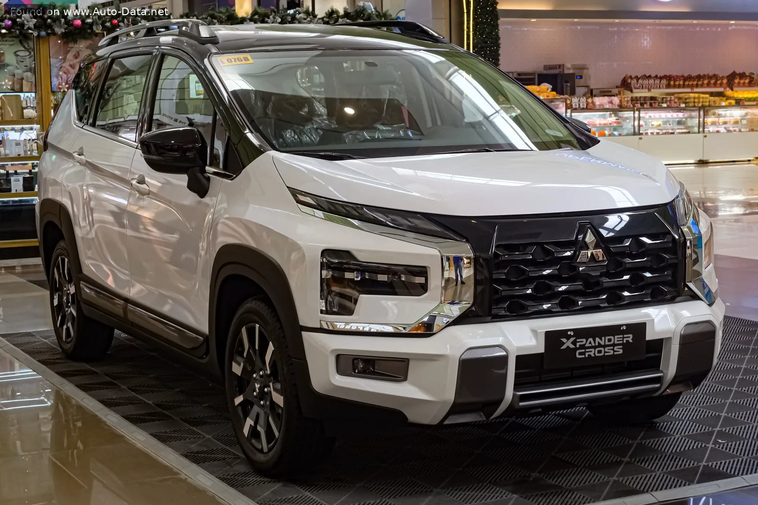 Mitsubishi Xpander Xpander Cross (facelift 2025) 1.5 MIVEC (105 лс) Automatic 2025 -