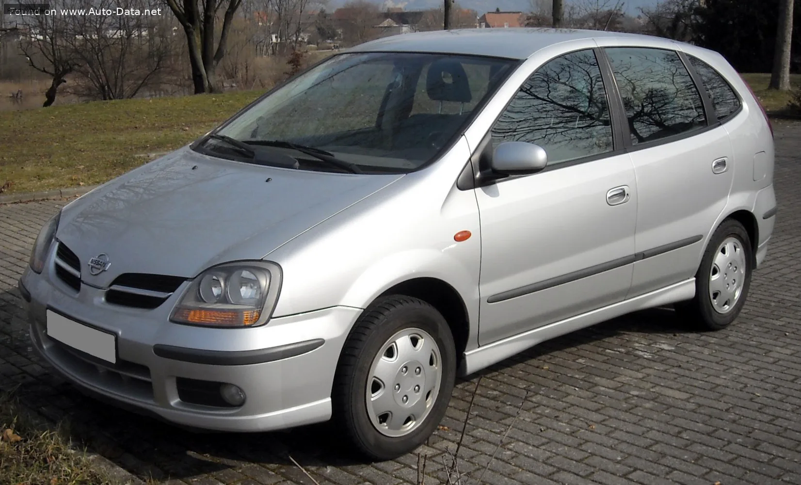 Nissan Almera Almera Tino 1.8 (114 лс) Automatic 2000 - 2003