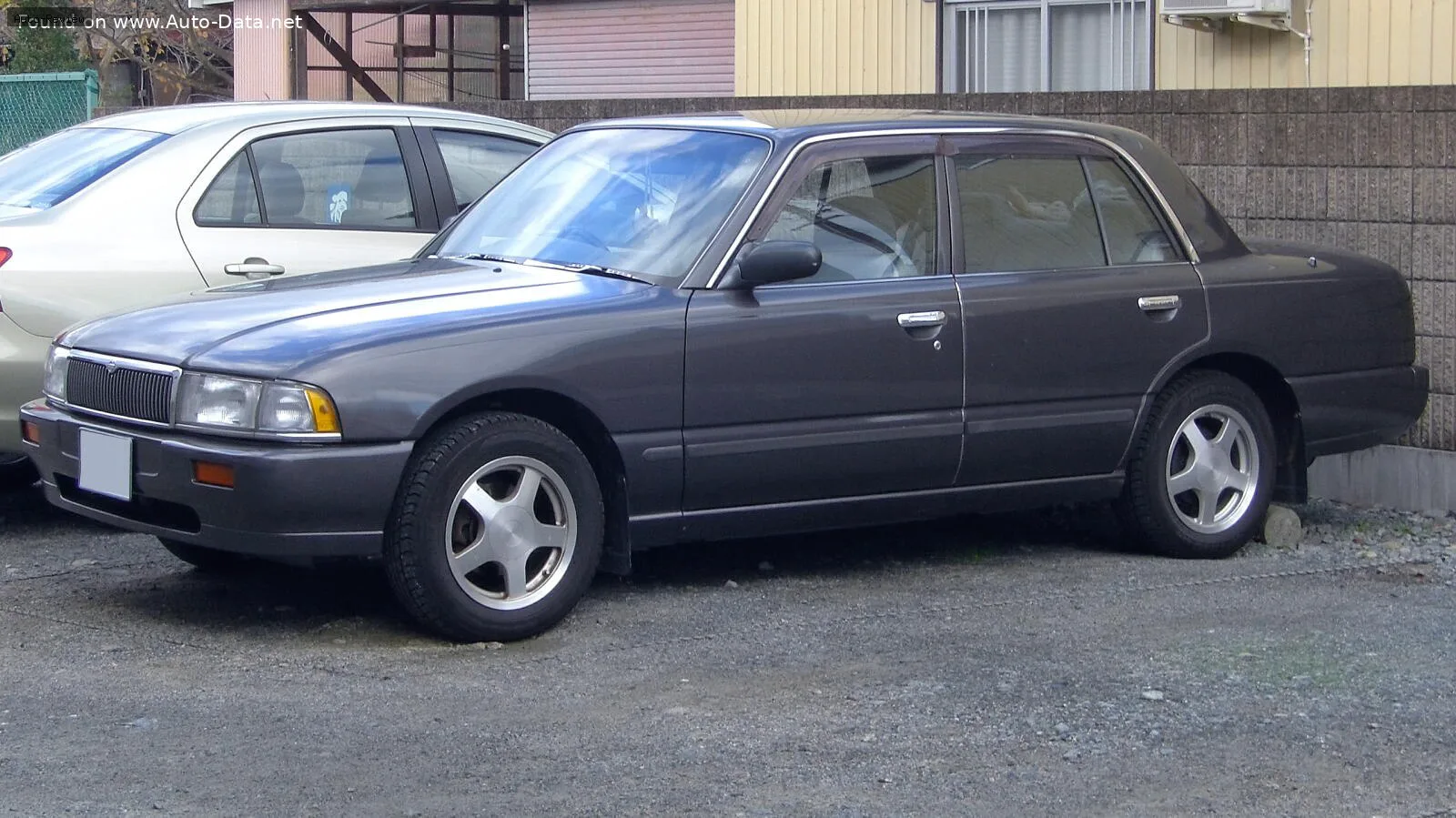Nissan Crew Crew (K30) 2.0 i 12V (130 лс) Automatic 1994 - 1998