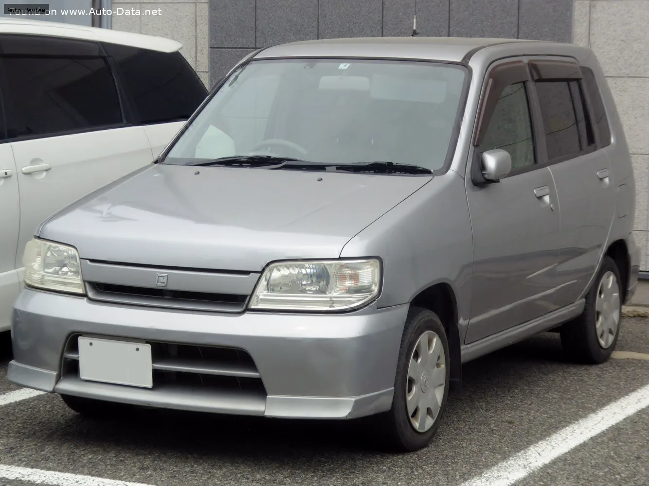 Nissan Cube Cube (Z10) 1.3 i 16V (101 лс) 2002 - 2002