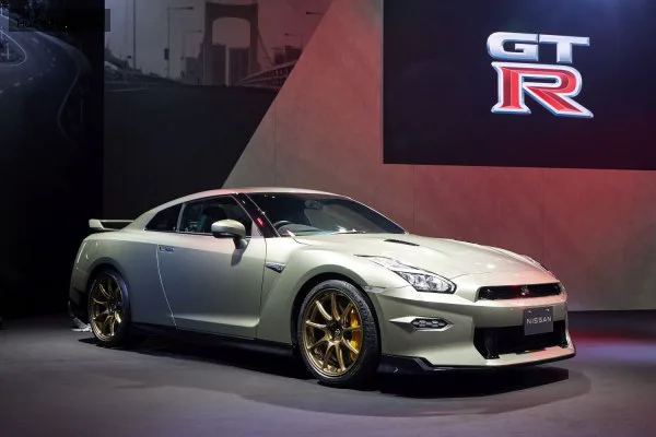 Nissan GT-R GT-R (R35, facelift 2023) 3.8 V6 (565 лс) AWD DCT 2023 - — фото 2