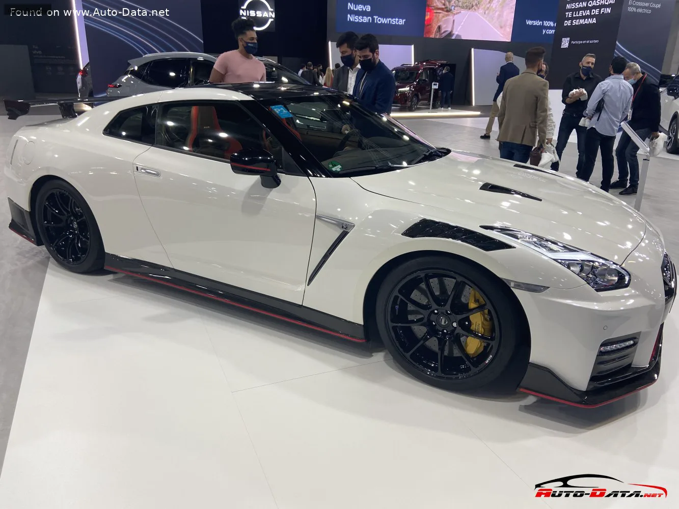 Nissan GT-R GT-R (R35, facelift 2016) Nismo 3.8 V6 (600 лс) AWD DCT 2019 - 2023 — фото 3