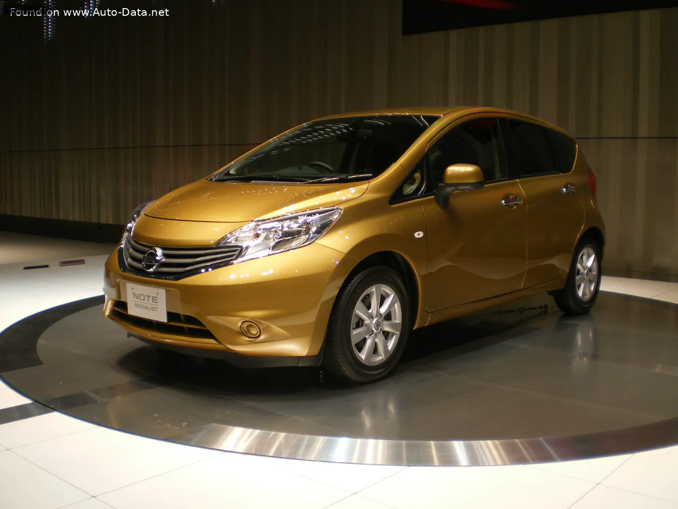Nissan Note Note II (E12) 1.2 DIG-S (98 лс) 2012 - 2017 — фото 3