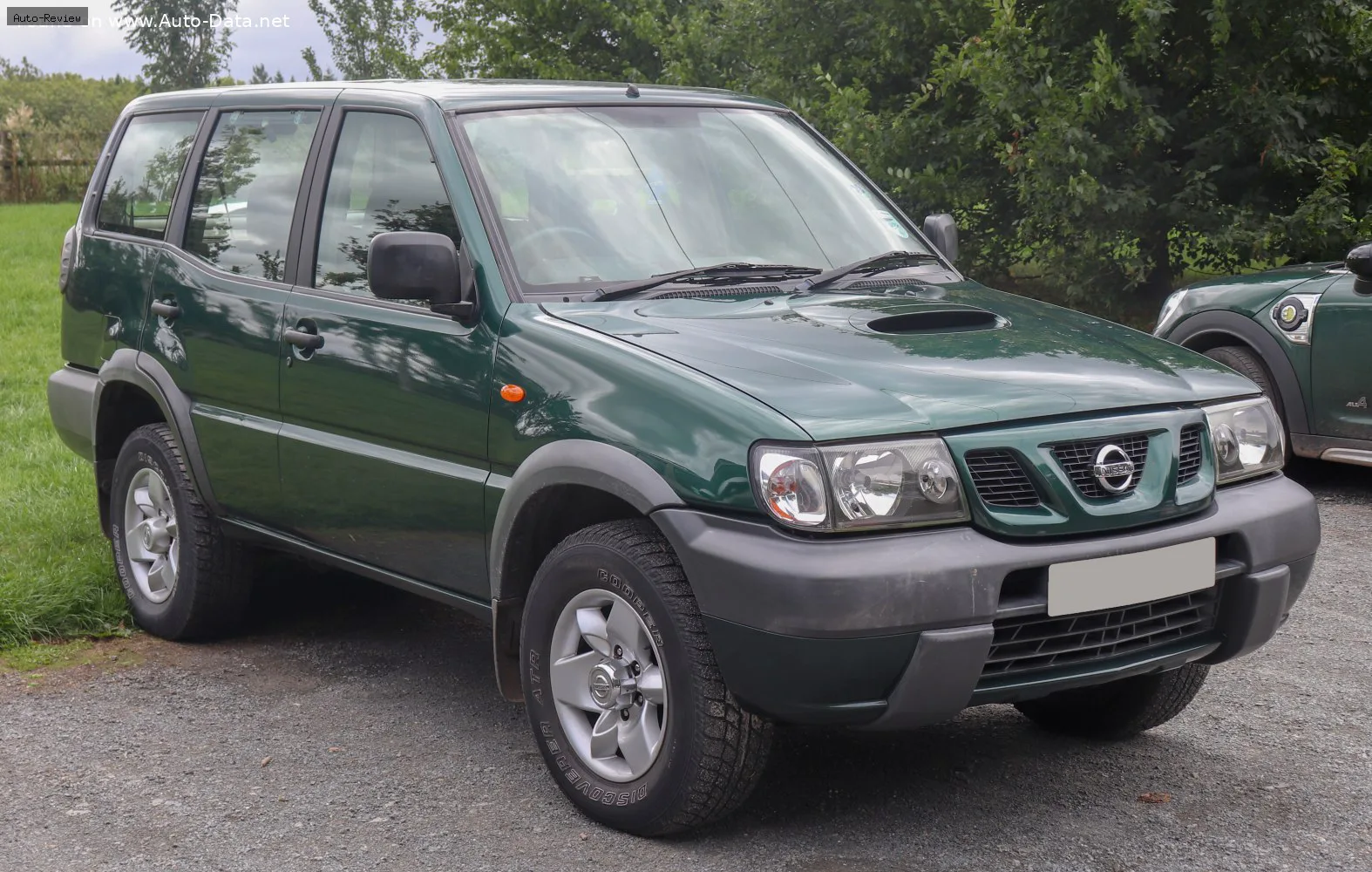 Nissan Terrano Terrano II (R20) 2.4 i 12V 4WD (5 dr) (124 лс) 1993 - 1996