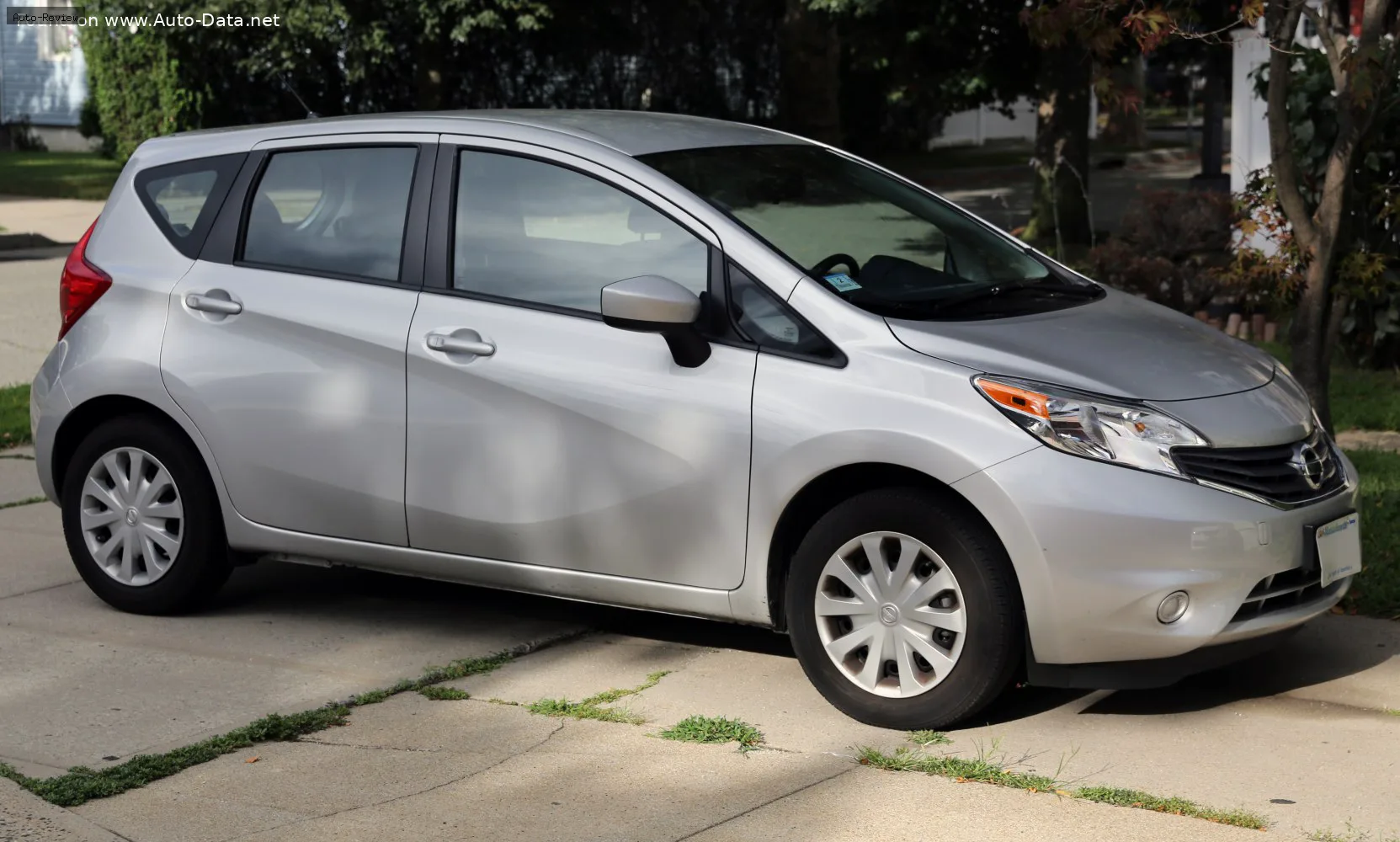 Nissan Versa Versa Note 1.6 (109 лс) 2013 - 2017