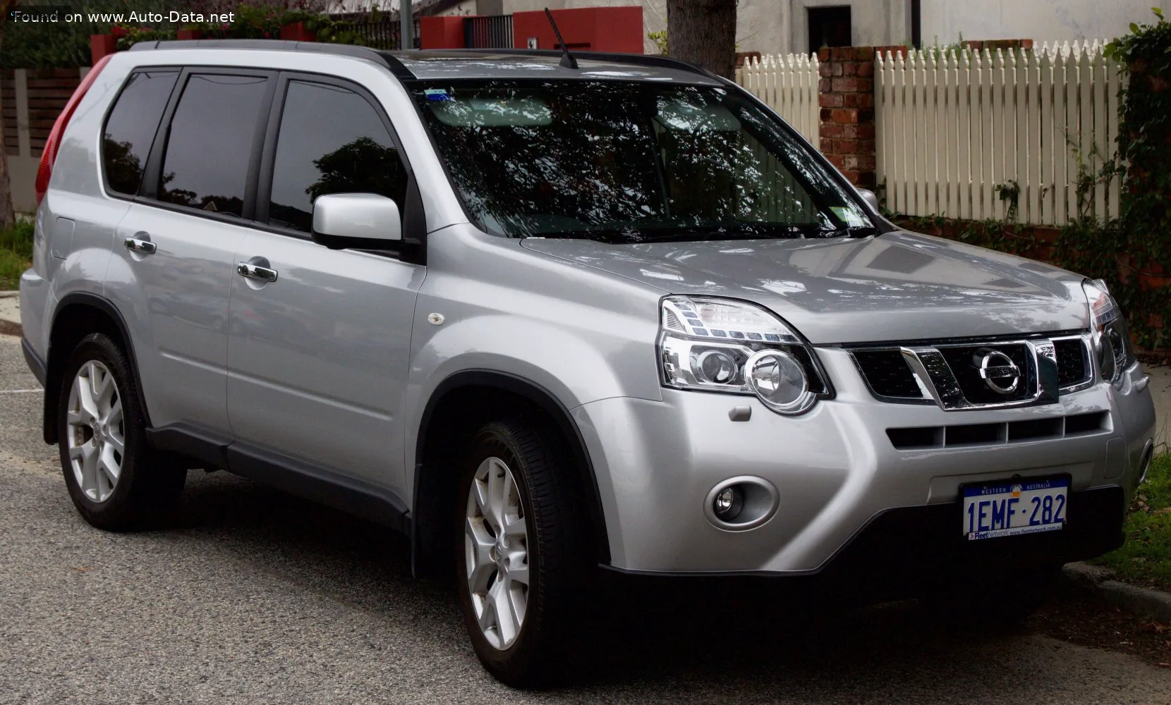Nissan X-Trail X-Trail II (T31, facelift 2010) 2.0 dCi (150 лс) 4x4 Automatic 2010 - 2014