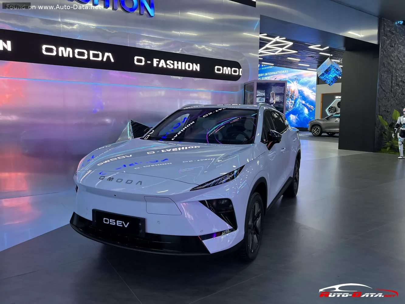 Omoda 5 5 (facelift 2024) 1.6 TGDi (147 лс) DCT 2024 -