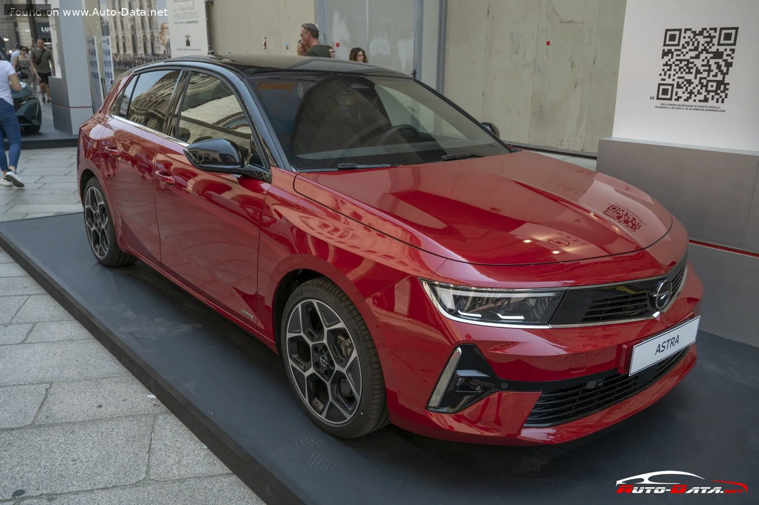 Opel Astra Astra L 1.6 Turbo (180 лс) Plug-in Hybrid Automatic 2021 - 2025