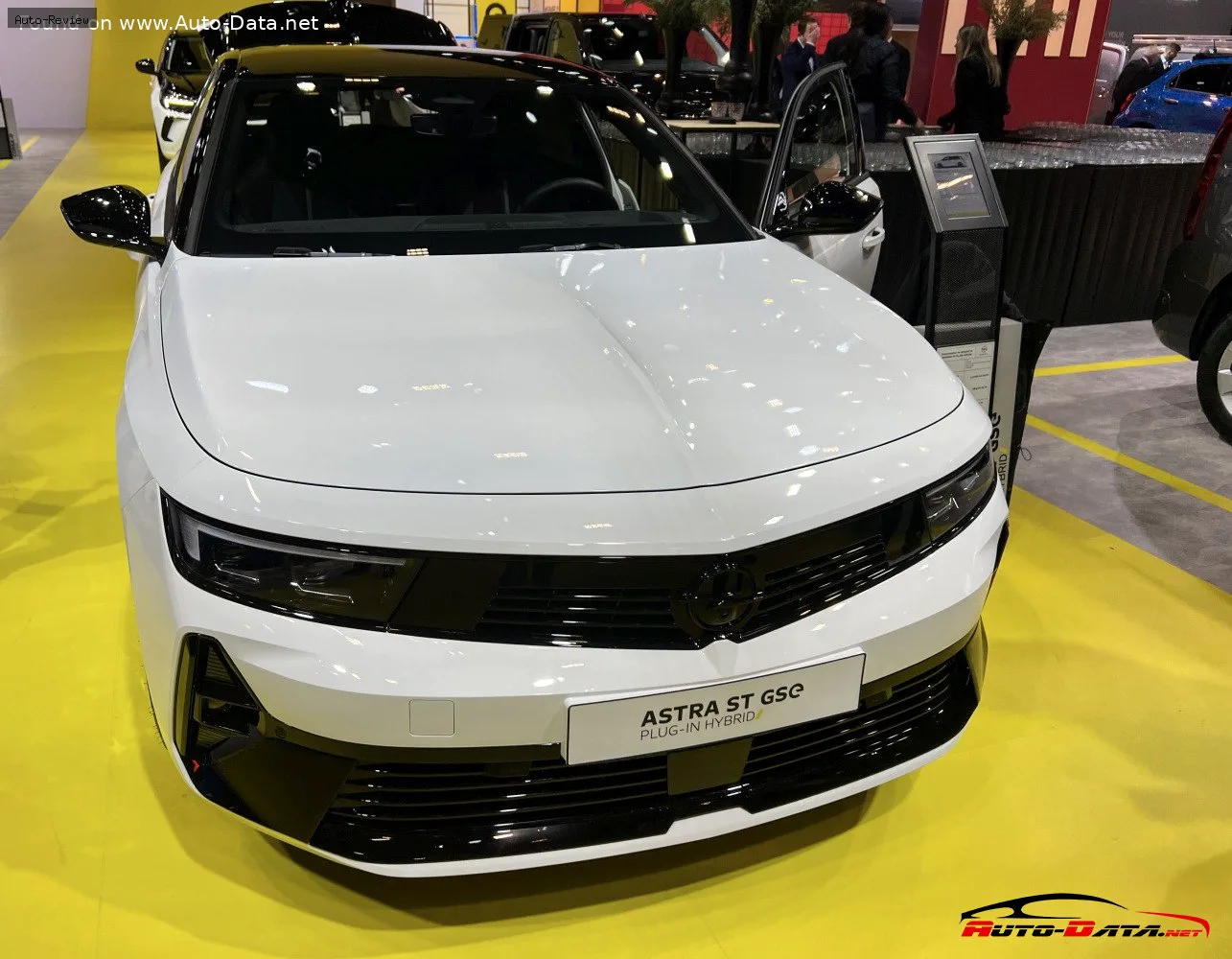 Opel Astra Astra L Sports Tourer 1.6 Turbo (180 лс) Plug-in Hybrid Automatic 2022 - 2025 — фото 3