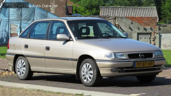 Opel Astra Astra F Caravan (facelift 1994) 2.0i Ecotec 16V (136 лс) Automatic 1995 - 1997 — фото 2