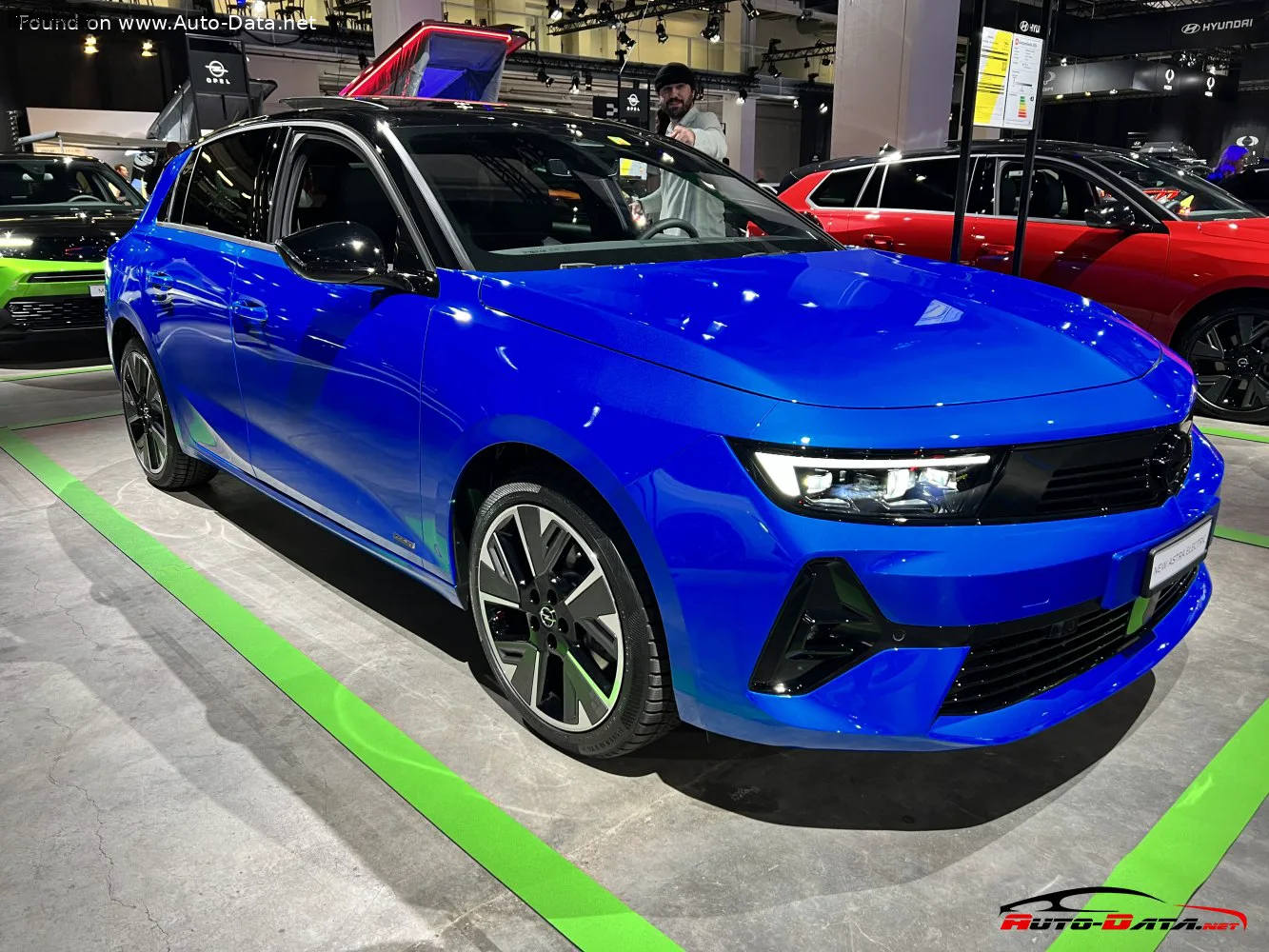Opel Astra Astra L 54 kWh (156 лс) Electric 2023 - 2026 — фото 3