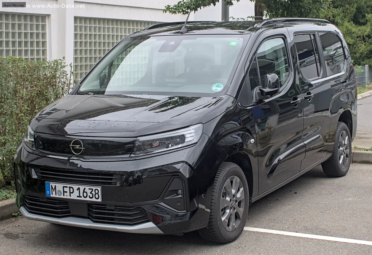 Opel Combo Combo XL E (facelift 2024) 1.5d (102 лс) 7 Seat 2024 -