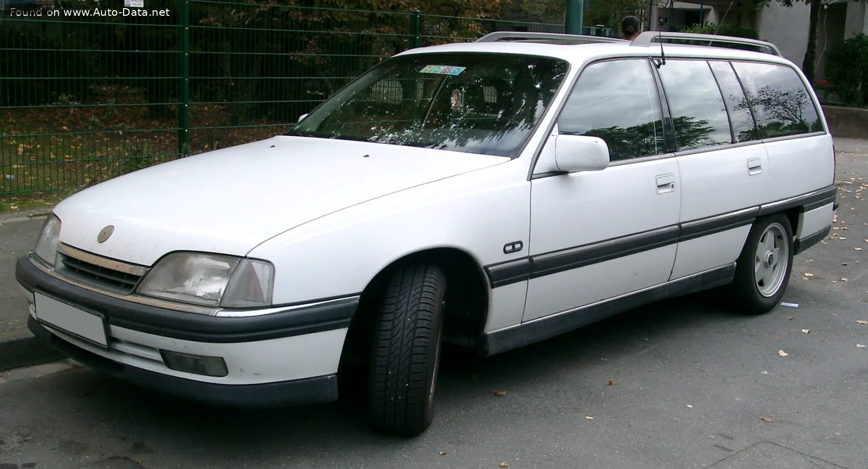 Opel Omega Omega A Caravan 2.0i CAT (115 лс) Automatic 1986 - 1993 — фото 3
