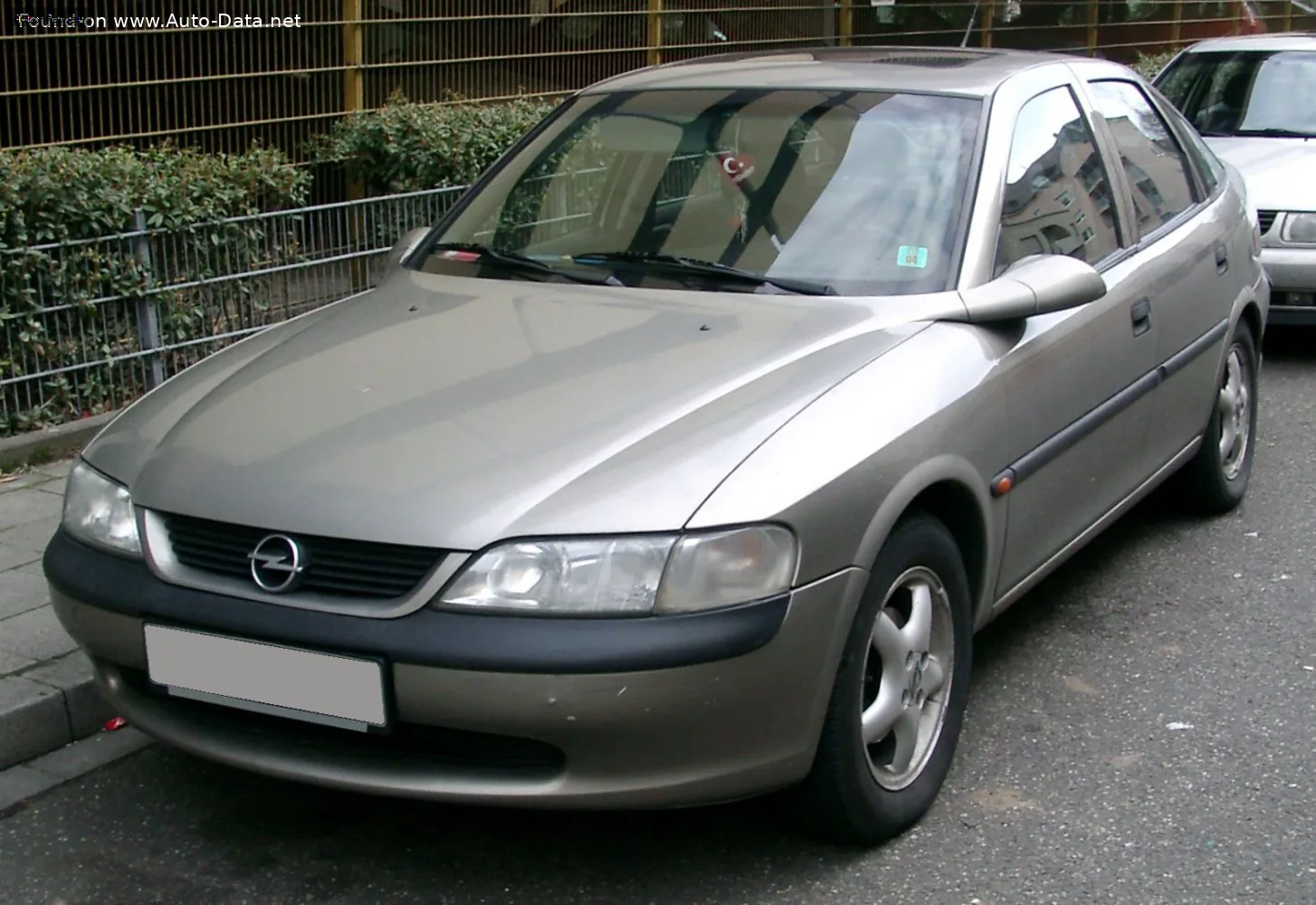 Opel Vectra Vectra B CC 1.8i 16V (116 лс) Automatic 1995 - 1998 — фото 3