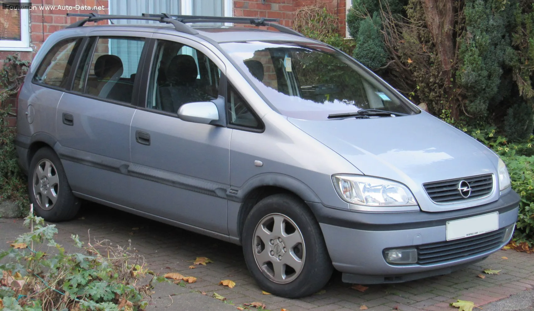 Opel Zafira Zafira A (T3000) 1.8 16V (125 лс) Automatic 2000 - 2002