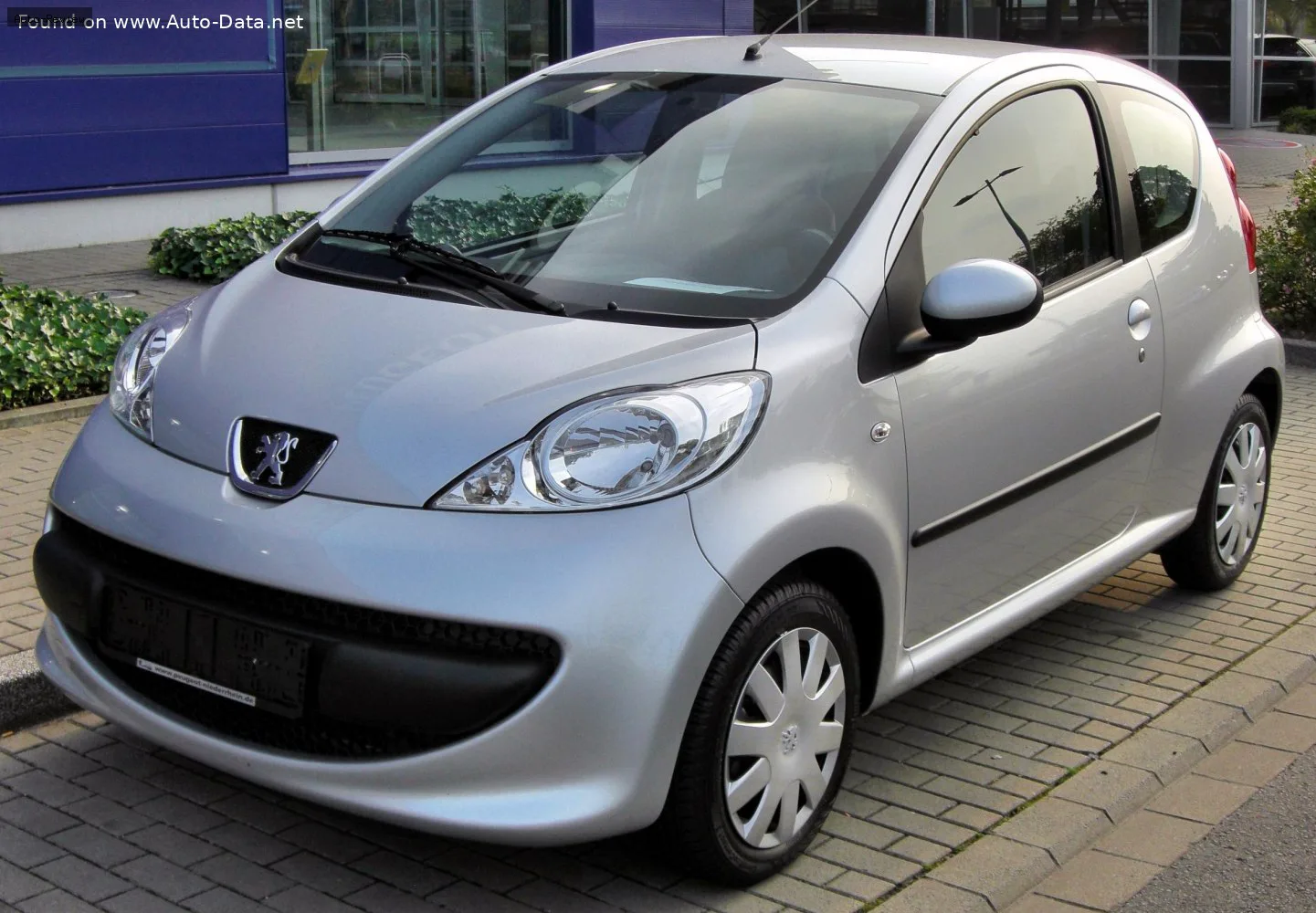 Peugeot 107 107 (Phase I, 2005) 3-door 1.0 (68 лс) 2005 - 2008 — фото 3