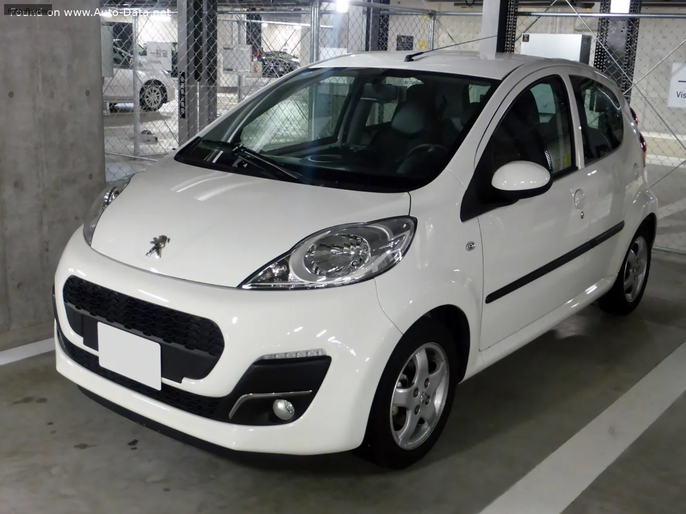 Peugeot 107 107 (Phase III, 2012) 3-door 1.0 (68 лс) 2012 - 2014