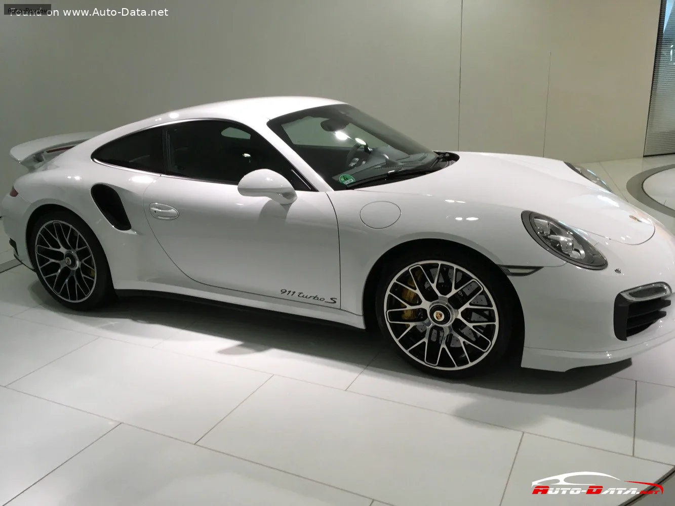 Porsche 911 911 (991) Turbo S 3.8 (560 лс) PDK 2013 - 2016 — фото 2