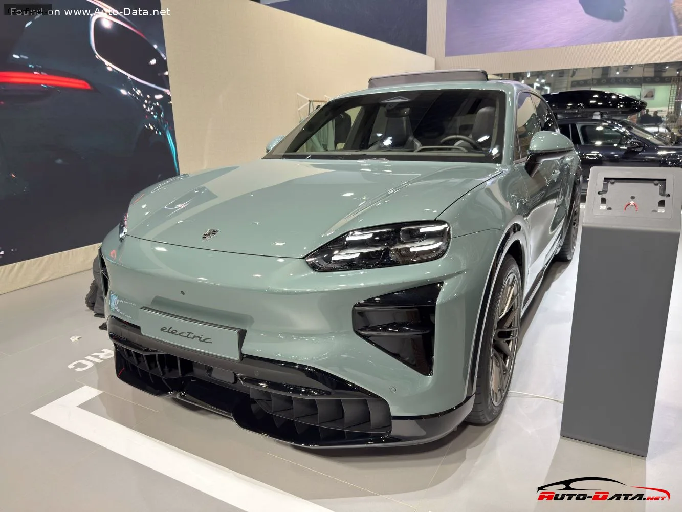 Porsche Cayenne Cayenne IV Electric Turbo 113 kWh (1156 лс) 2025 -