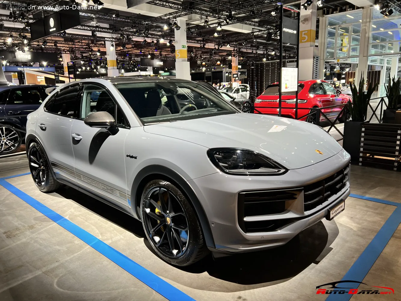 Porsche Cayenne Cayenne III (facelift 2023) Coupe Turbo 4.0 V8 (739 лс) E-Hybrid Tiptronic S 2023 -