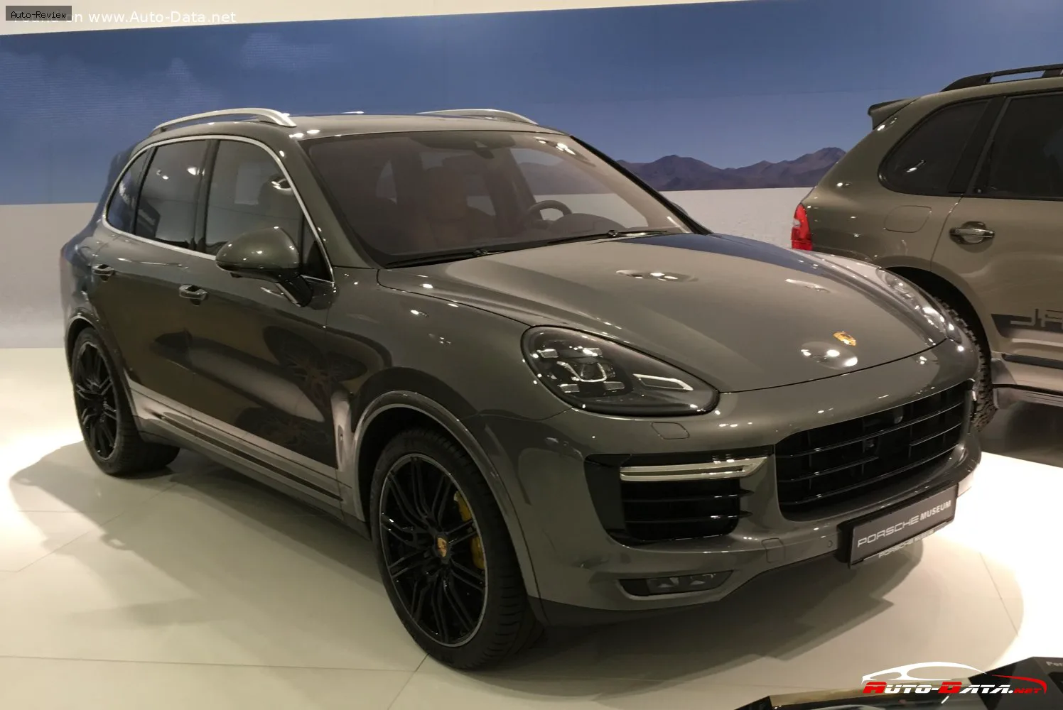 Porsche Cayenne Cayenne II Turbo S 4.8 V8 (550 лс) Tiptronic 2013 - 2014