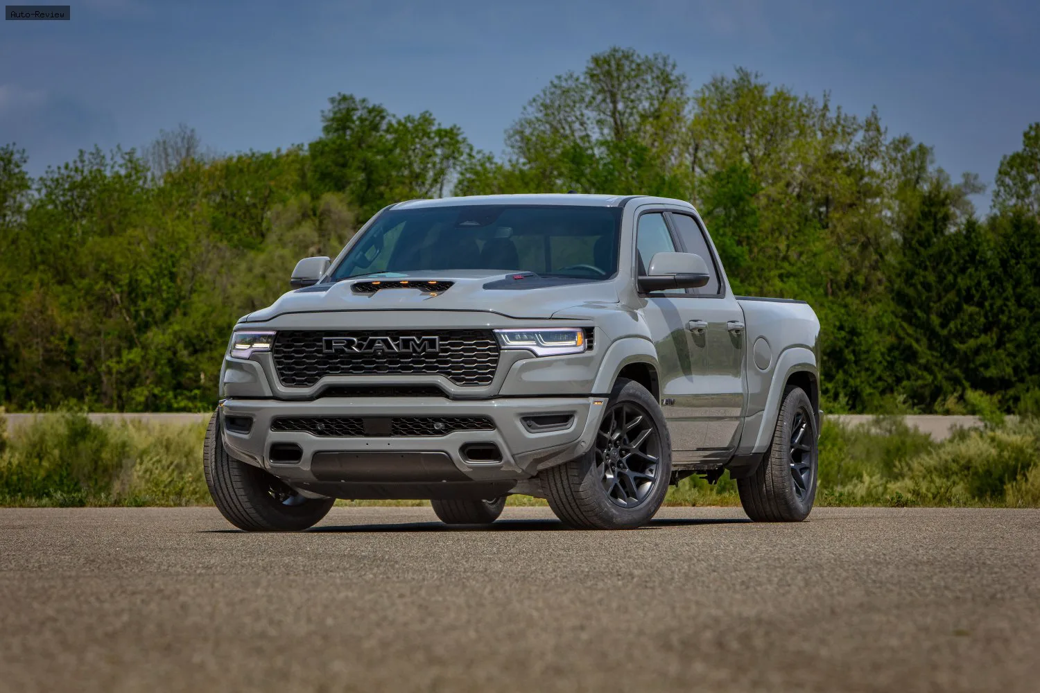 RAM 1500 1500 Quad Cab Short (DT, facelift 2026) Rumble Bee 5.7 HEMI V8 (395 лс) 4x4 TorqueFlite 2026 -