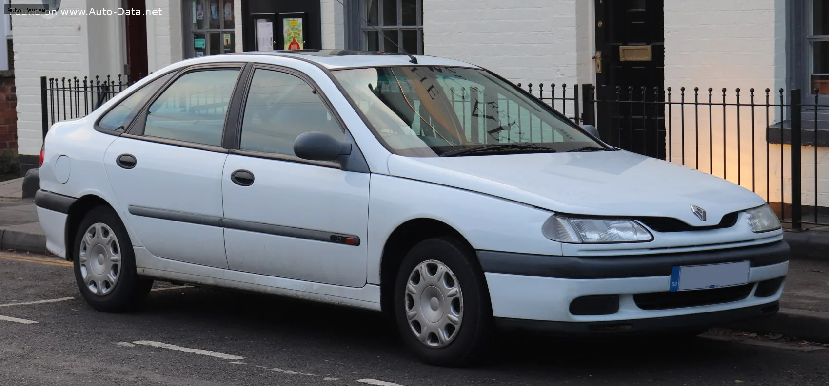 Renault Laguna Laguna Grandtour 1.6 i 16V (107 лс) 1997 - 2000 — фото 3