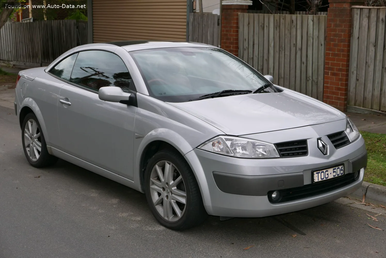 Renault Megane Megane II CC 1.6 16V (113 лс) 2004 - 2005 — фото 3