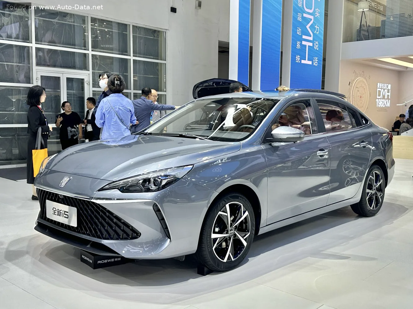 Roewe i5 i5 (facelift 2023) 1.5 (129 лс) CVT 2023 -