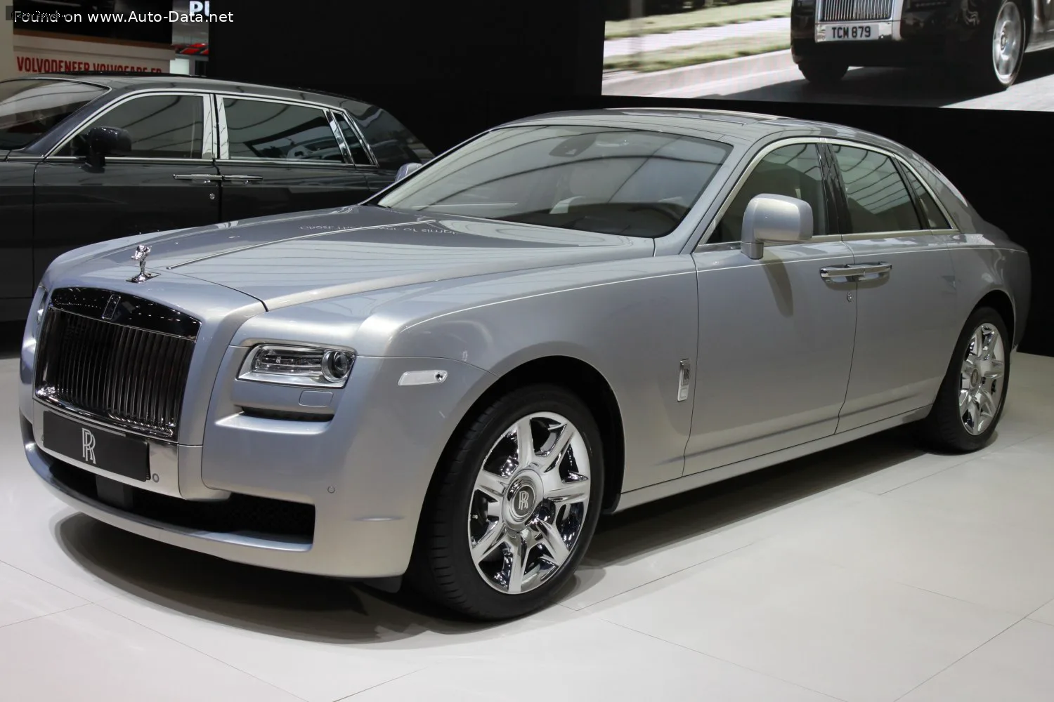 Rolls-Royce Ghost Ghost I 6.6 V12 48V (570 лс) 2009 - 2014