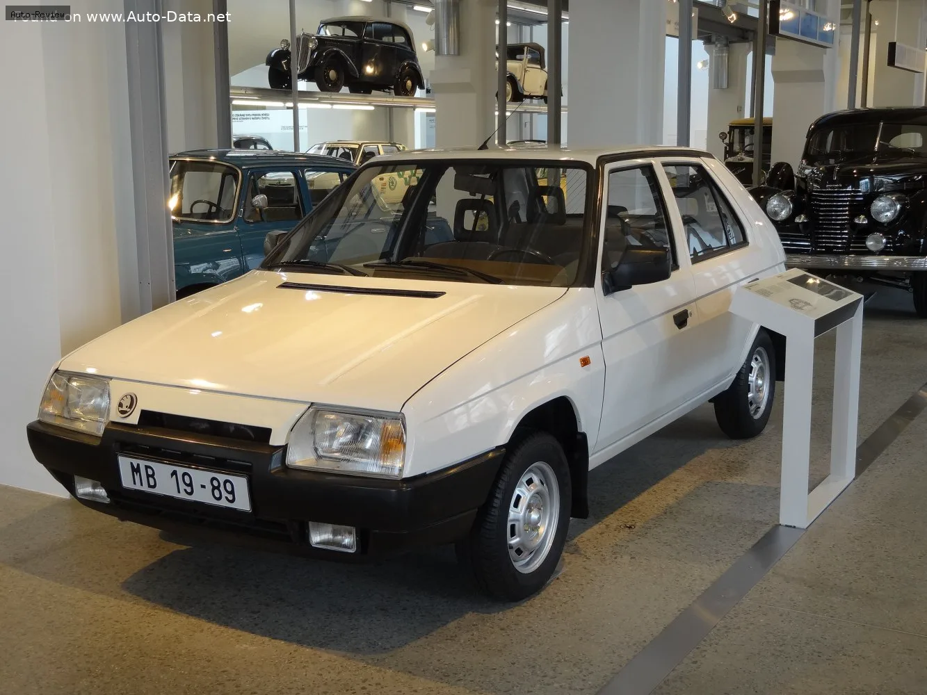 Skoda Favorit Favorit (781) 1.3 (781) (68 лс) 1994 - 1994