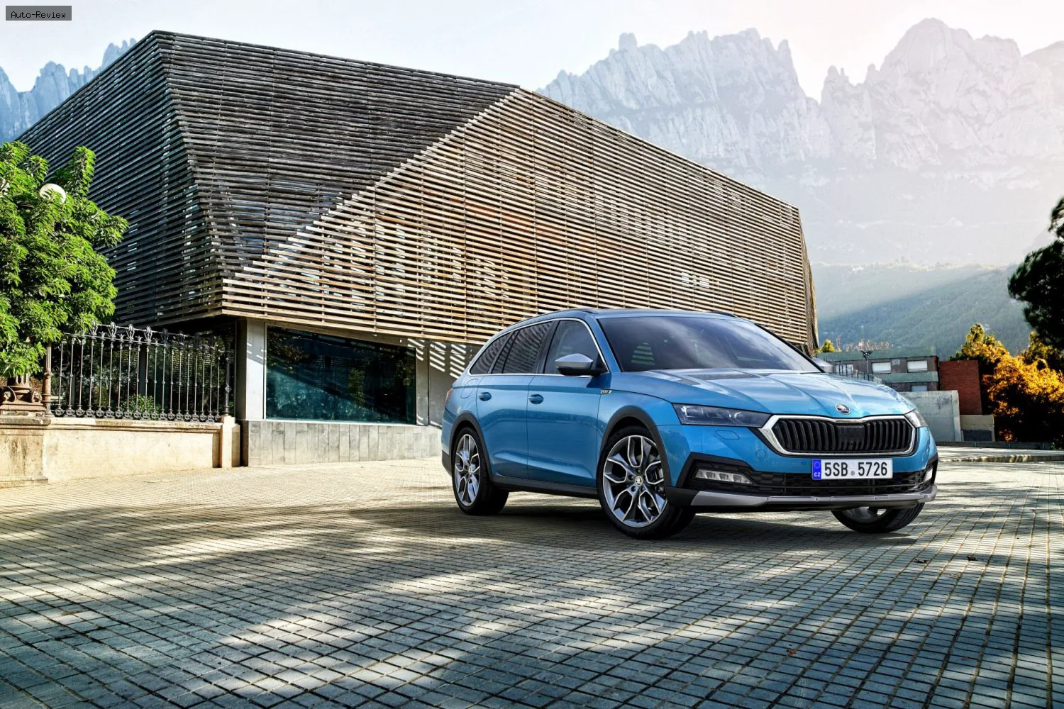 Skoda Octavia Octavia IV Combi 2.0 TSI (190 лс) 4x4 DSG 2021 - 2023