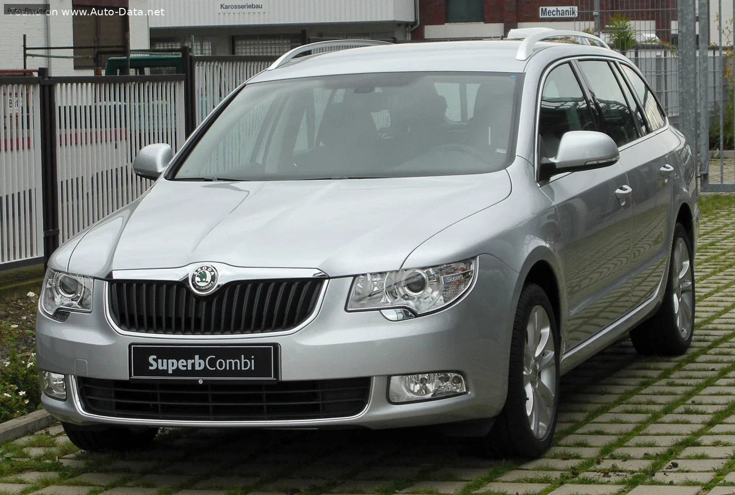 Skoda Superb Superb II Combi 2.0 TDI PD (140 лс) DPF DSG 2009 - 2010