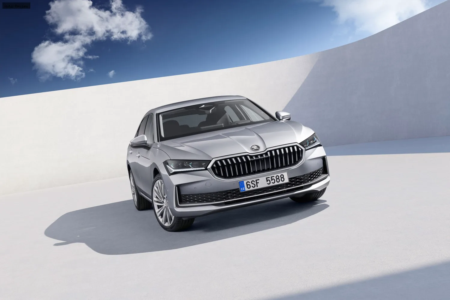 Skoda Superb Superb IV iV 1.5 TSI (204 лс) Plug-in Hybrid DSG 2025 -