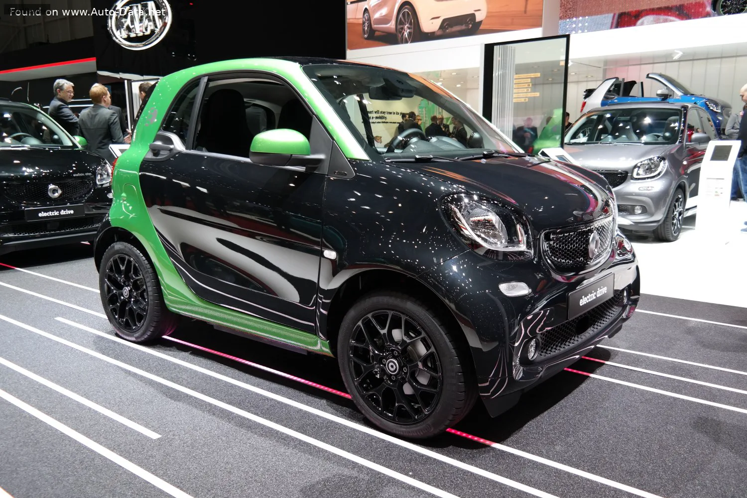 Smart Fortwo Fortwo III coupe (C453) 17.6 kWh (82 лс) electric drive 2017 - 2018 — фото 2