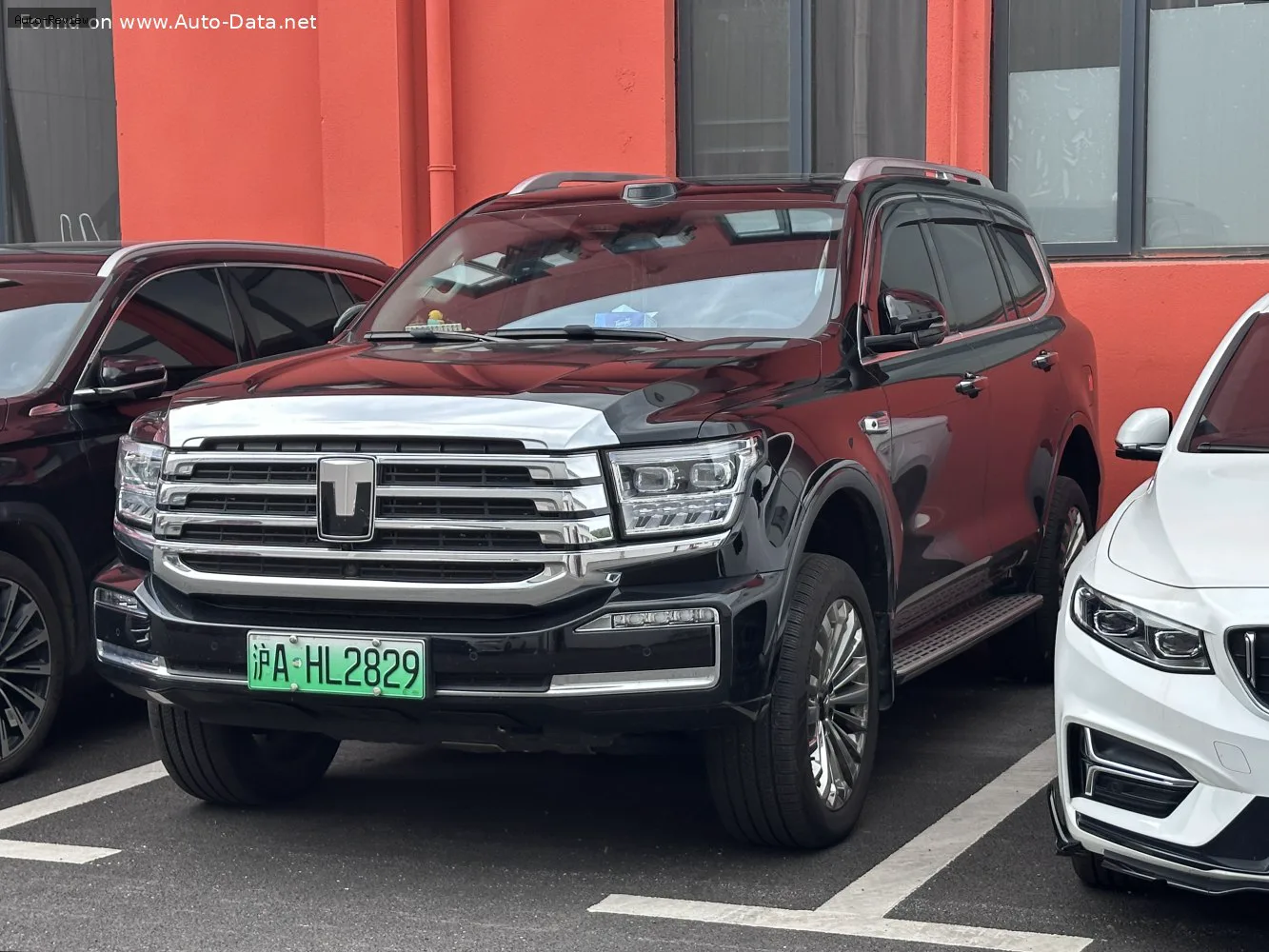 Tank 500 500 (facelift 2025) Hi4-T 2.0T 37.1 kWh (422 лс) Plug-in Hybrid 4WD Automatic 2025 -
