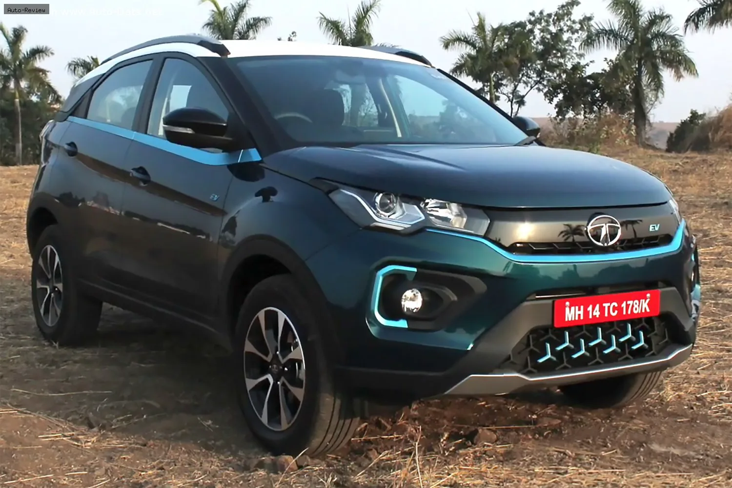 Tata Nexon Nexon (facelift 2020) EV Max 40.5 kWh (143 лс) 2022 - 2023