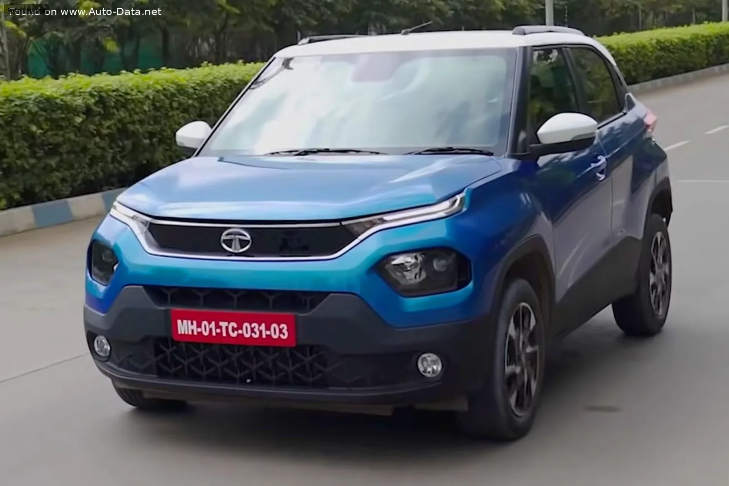 Tata Punch Punch EV 25 kWh (82 лс) 2024 -
