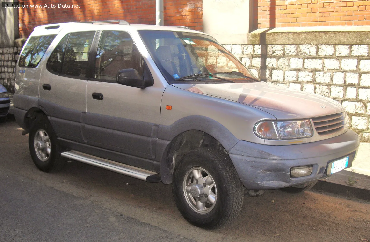 Tata Safari Safari I 1.9 TD (90 лс) 1998 - 2005