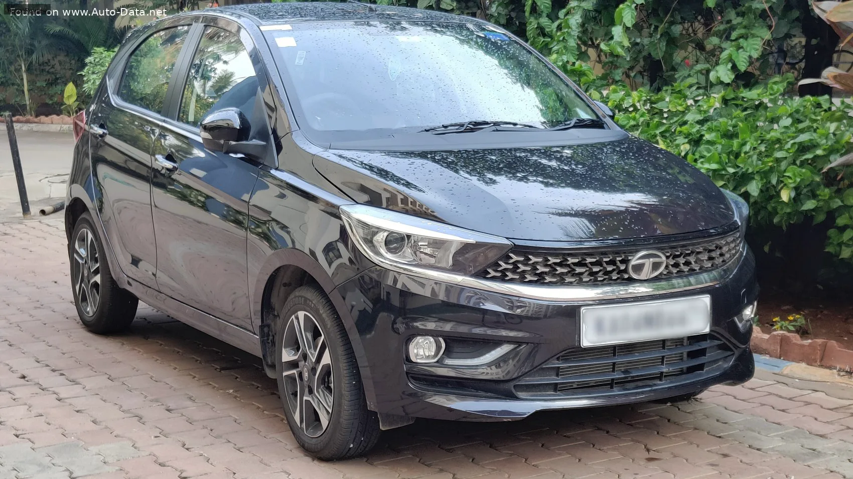 Tata Tiago Tiago (facelift 2020) EV 24 kWh (75 лс) 2022 -