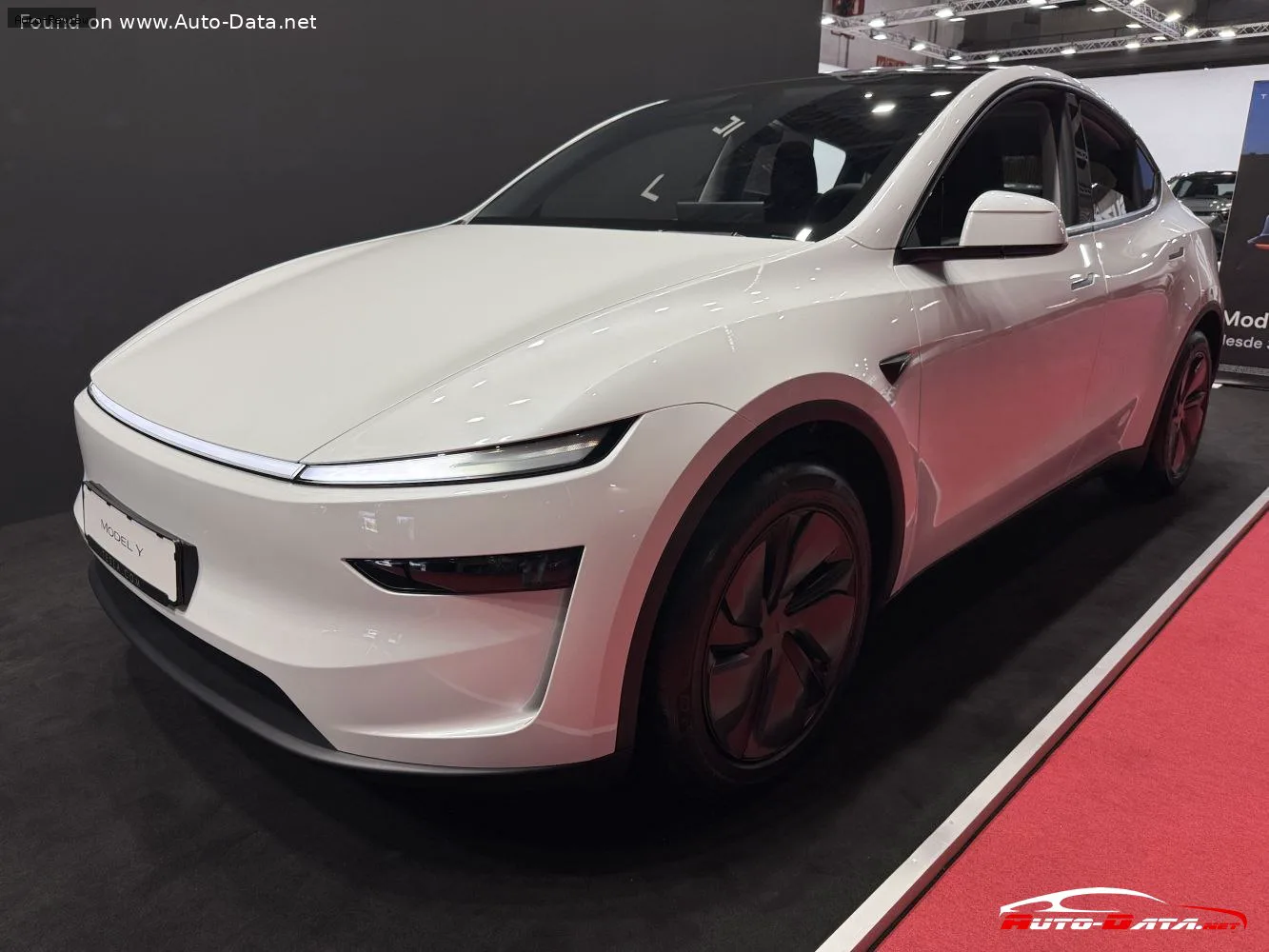 Tesla Model Y Model Y (Juniper, facelift 2025) Long Range 79 kWh (299 лс) 2025 -