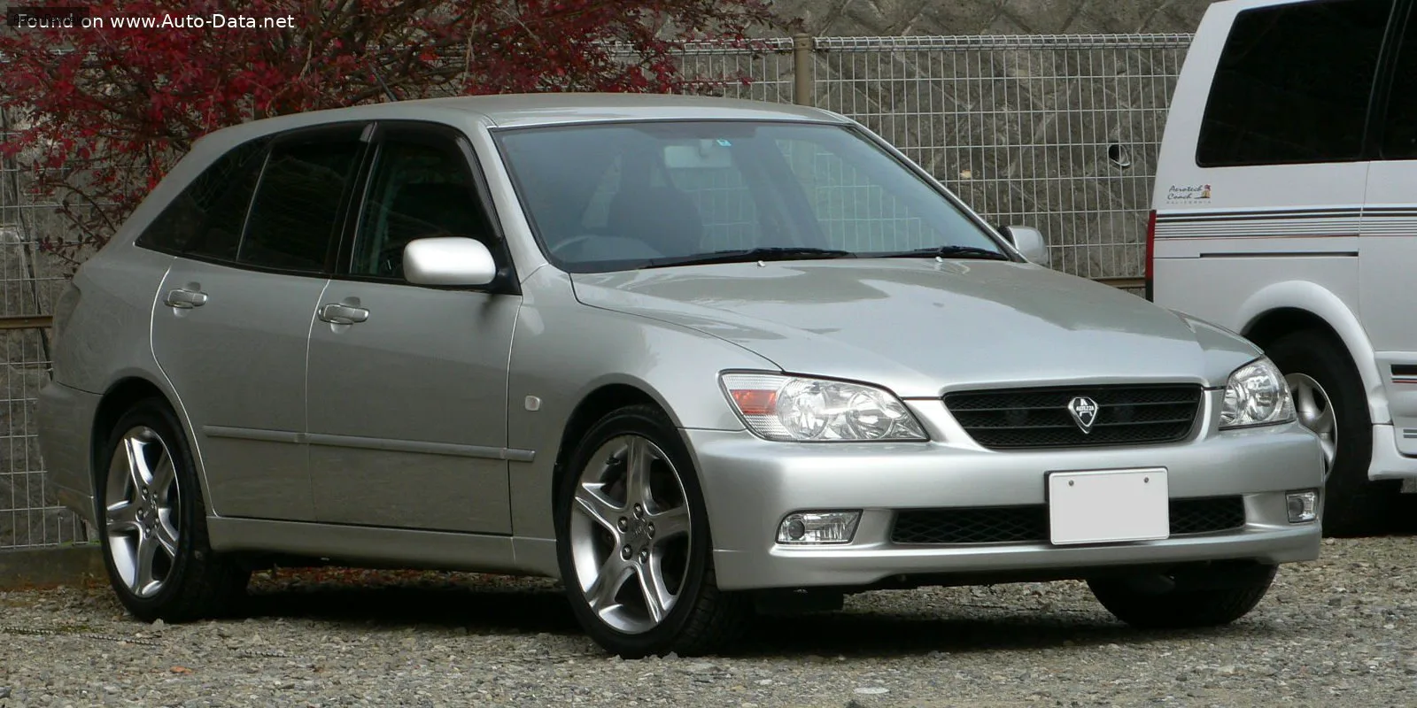 Toyota Altezza Altezza Gita 2.0 i 24V (160 лс) Automatic 2001 - 2005