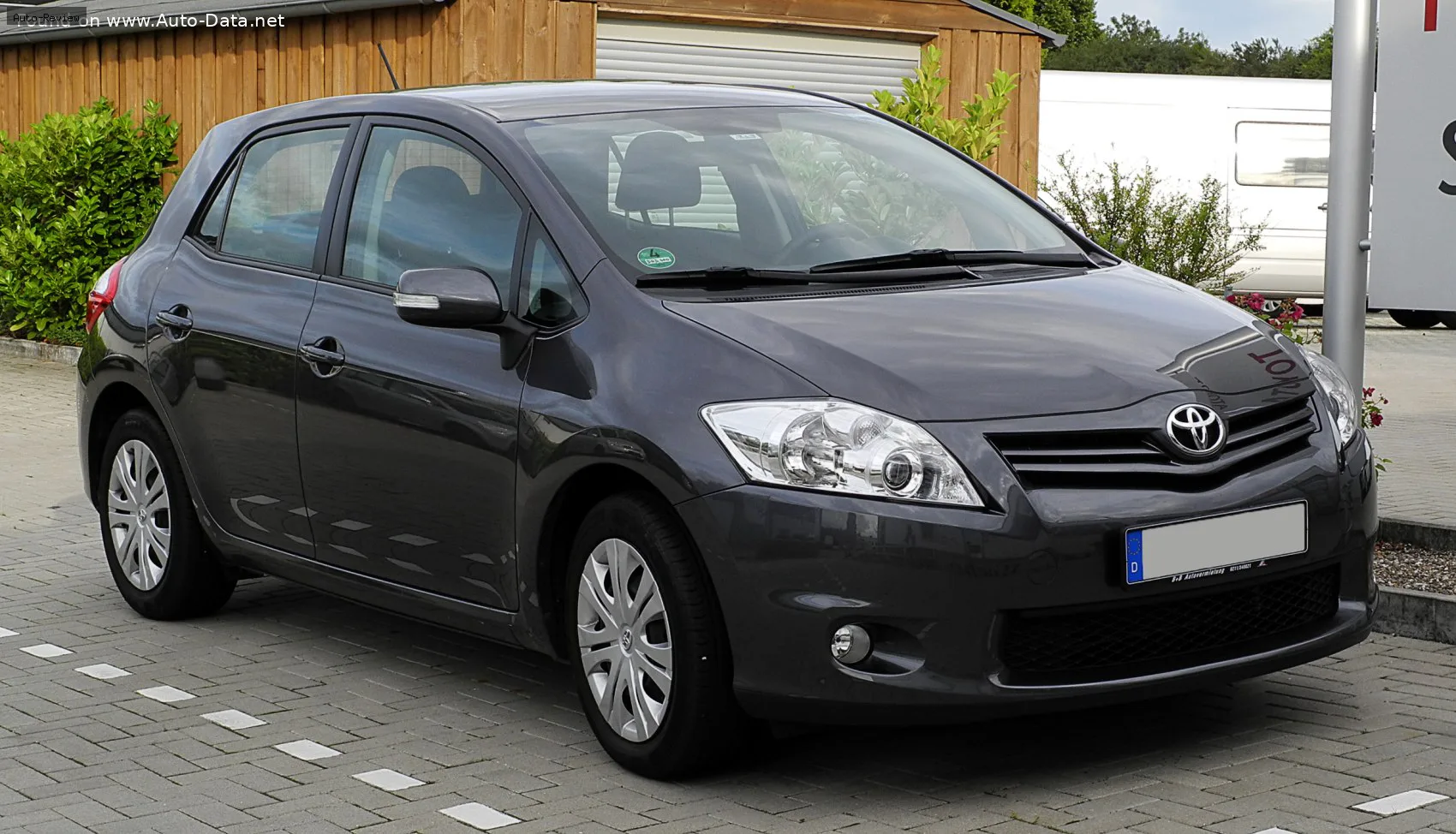 Toyota Auris Auris I (facelift 2010) 1.33 VVT-i (99 лс) 2010 - 2012