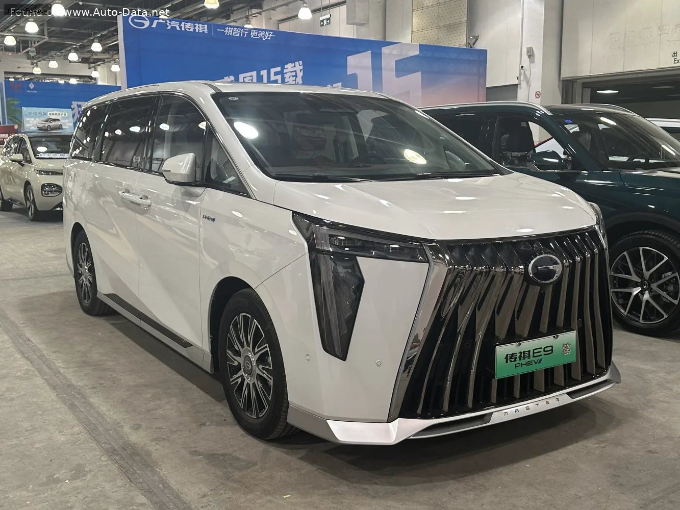 Trumpchi GM8/M8 M8 II E9 2.0T (373 лс) Plug-in Hybrid DHT 2023 - — фото 3